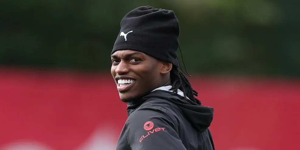 米兰跟队：莱奥伤愈复出参加合练，本轮可以出战那不勒斯